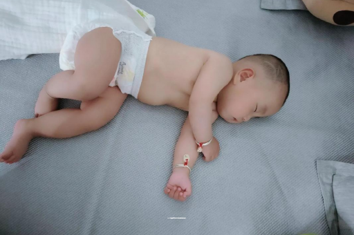 澧县三个月宝宝抬头不稳